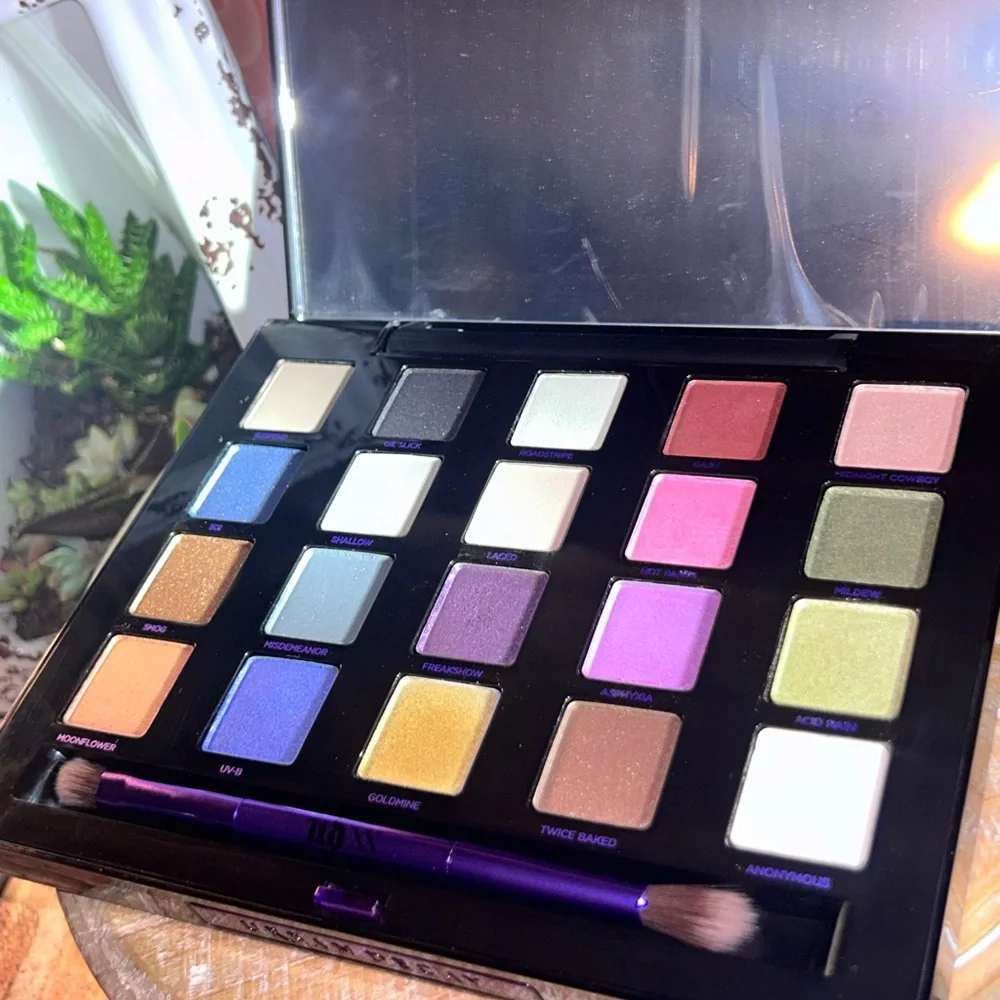 Urban Decay Vice LTD Reloaded Eyeshadow Palette - Picture 8 of 10